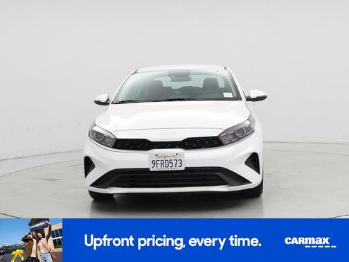White 2023 Kia Forte LXS