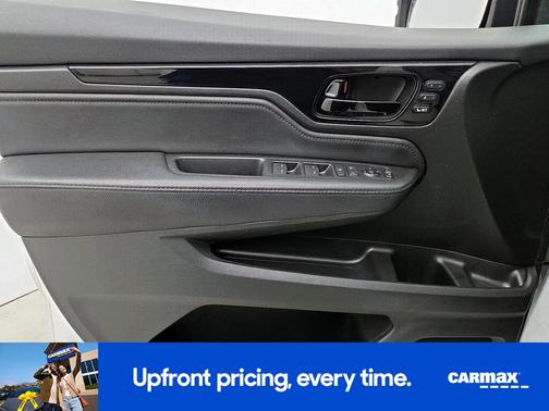 White 2022 Honda Odyssey Touring