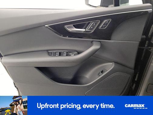 Black 2023 Audi Q7 Premium