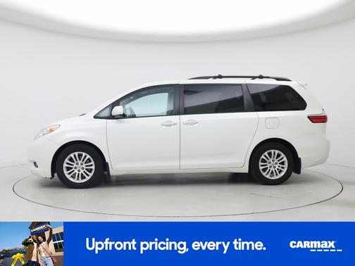 White 2015 Toyota Sienna XLE