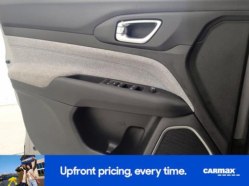 Silver 2023 Jeep Compass Latitude