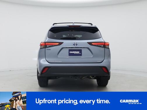 Blue 2024 Toyota Highlander Hybrid XLE