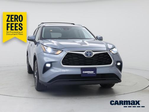 Blue 2024 Toyota Highlander Hybrid XLE