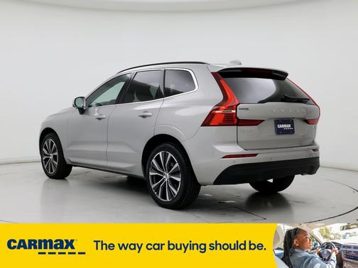 2022 Volvo XC60 B5 Momentum