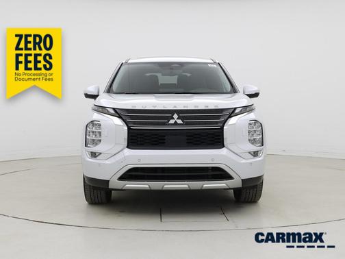 White 2024 Mitsubishi Outlander SE