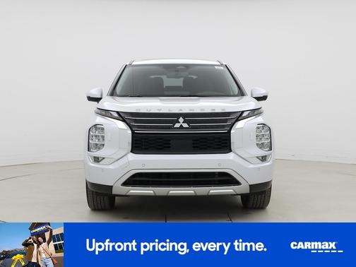 White 2024 Mitsubishi Outlander SE