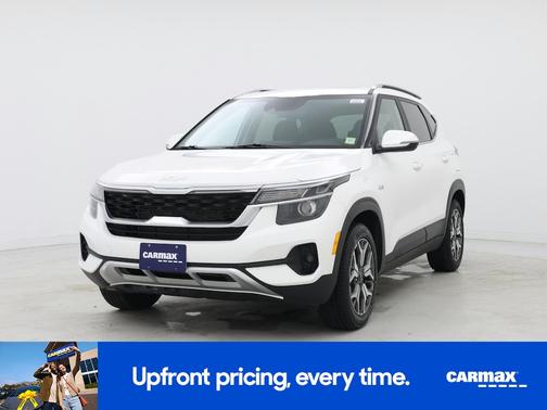 White 2023 Kia Seltos EX