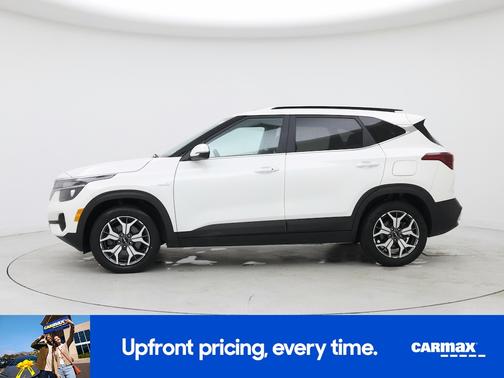 White 2023 Kia Seltos EX