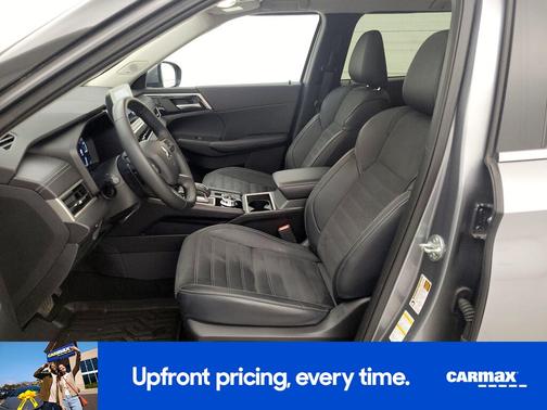 Gray 2024 Mitsubishi Outlander SE