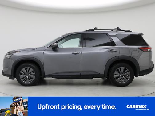2023 Nissan Pathfinder SV