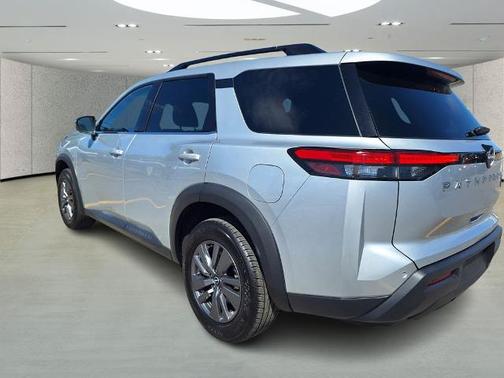 Brilliant Silver Metallic 2025 Nissan Pathfinder SV