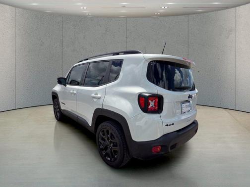 Alpine White Clearcoat 2023 Jeep Renegade Altitude
