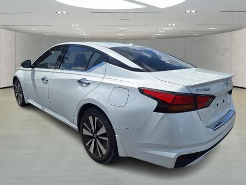 White 2022 Nissan Altima 2.5 SL