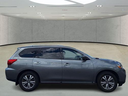 2020 Nissan Pathfinder S