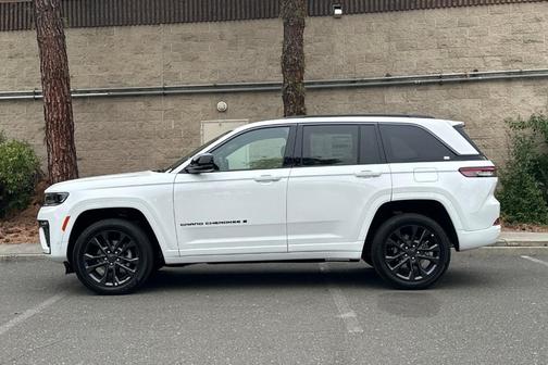Bright White Clearcoat 2026 Jeep Grand Cherokee Limited