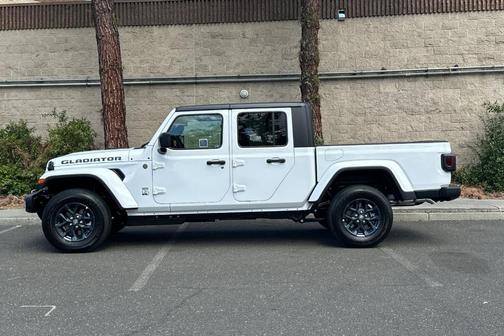 Bright White Clearcoat 2026 Jeep Gladiator 85th Anniversary Edition