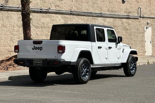 Bright White Clearcoat 2026 Jeep Gladiator 85th Anniversary Edition