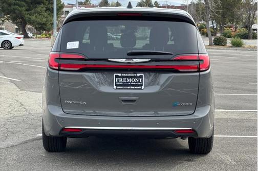 2025 Chrysler Pacifica Hybrid Select