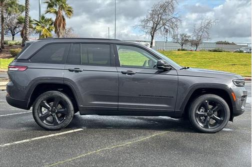 2025 Jeep Grand Cherokee Altitude