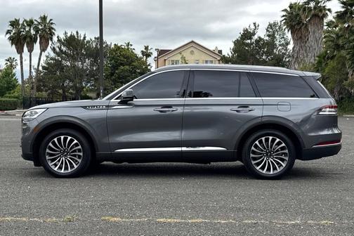 Gray Metallic 2023 Lincoln Aviator Reserve RWD