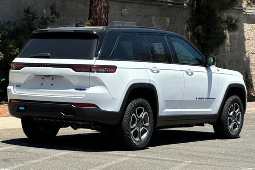 Bright White Clearcoat 2023 Jeep Grand Cherokee 4xe Trailhawk