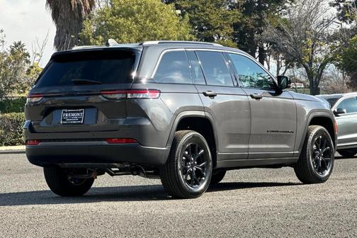 Metallic 2026 Jeep Grand Cherokee Laredo