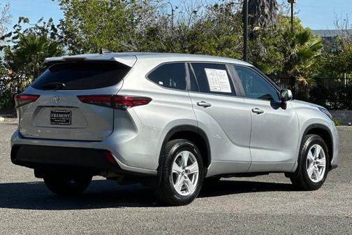 Moon Dust 2023 Toyota Highlander LE
