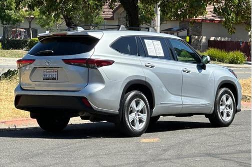 2020 Toyota Highlander LE