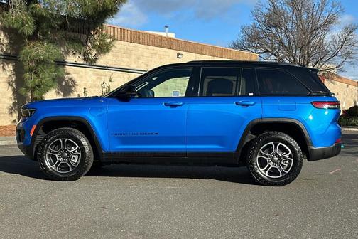 Hydro Blue Pearlcoat 2023 Jeep Grand Cherokee 4xe Trailhawk
