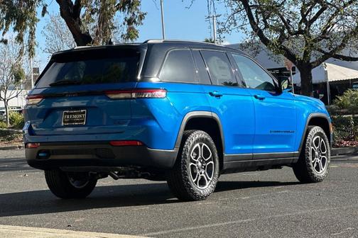 Hydro Blue Pearlcoat 2023 Jeep Grand Cherokee 4xe Trailhawk