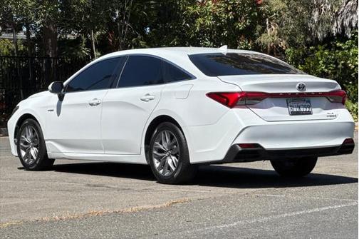 2019 Toyota Avalon Hybrid XLE Plus