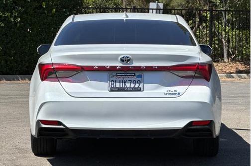2019 Toyota Avalon Hybrid XLE Plus