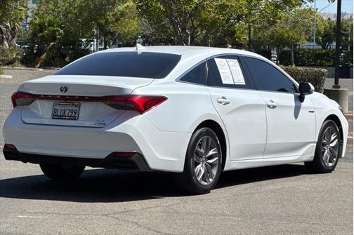 2019 Toyota Avalon Hybrid XLE Plus