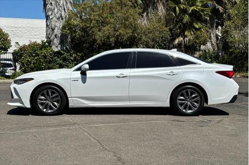2019 Toyota Avalon Hybrid XLE Plus