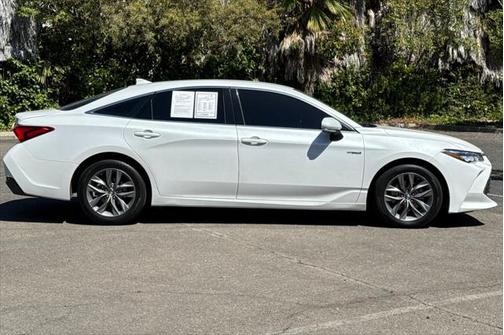2019 Toyota Avalon Hybrid XLE Plus