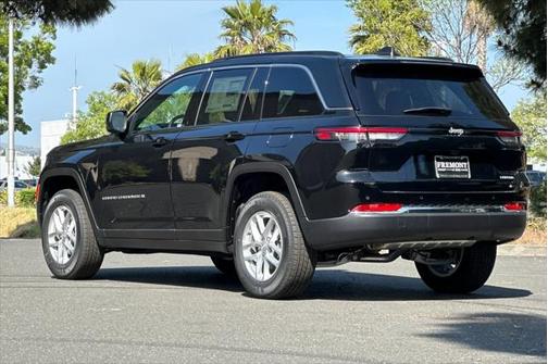 2025 Jeep Grand Cherokee Laredo