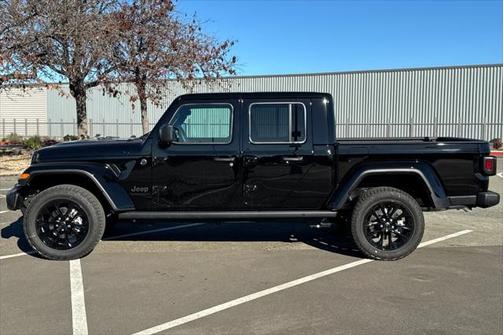 2025 Jeep Gladiator Nighthawk