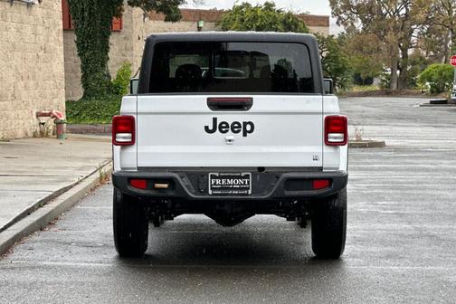 Bright White Clearcoat 2026 Jeep Gladiator 85th Anniversary Edition