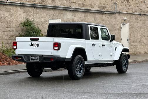 Bright White Clearcoat 2026 Jeep Gladiator 85th Anniversary Edition