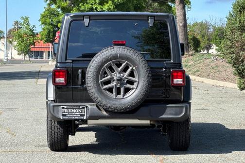 Black Clearcoat 2026 Jeep Wrangler Sport