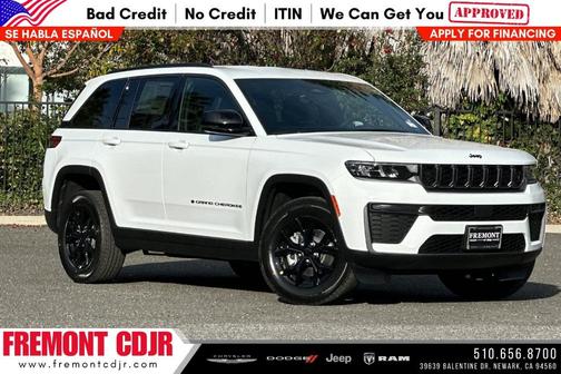 Bright White Clearcoat 2026 Jeep Grand Cherokee Laredo