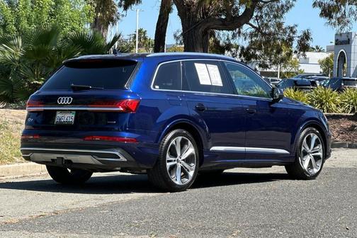 Navarra Blue Metallic 2021 Audi Q7 55 Prestige
