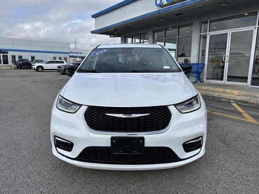 2024 Chrysler Pacifica Hybrid Select