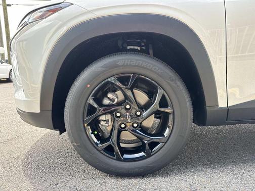 Summit White 2026 Chevrolet Trax LT