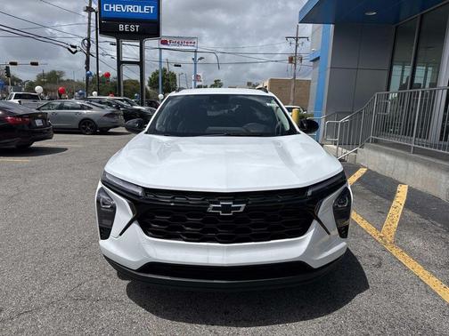 Summit White 2026 Chevrolet Trax LT