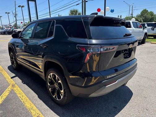 Mosaic Black Metallic 2026 Chevrolet Equinox LT