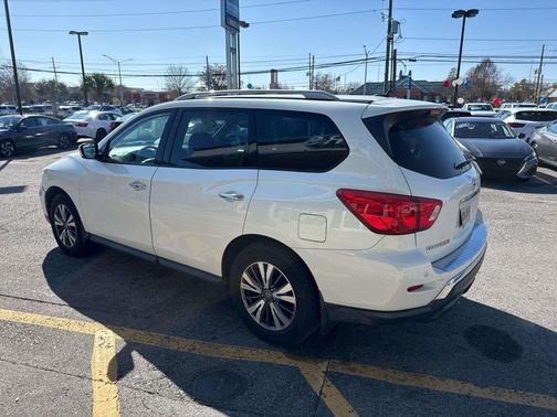 2017 Nissan Pathfinder SV