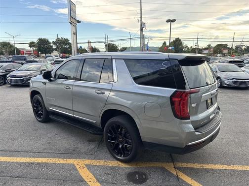 2023 GMC Yukon SLT