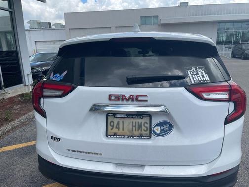 Summit White 2022 GMC Terrain SLE