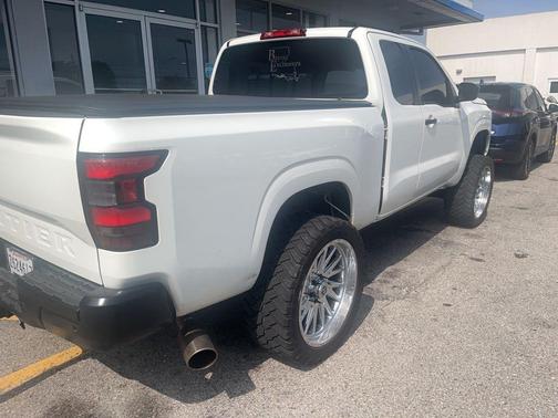 Glacier White 2023 Nissan Frontier S